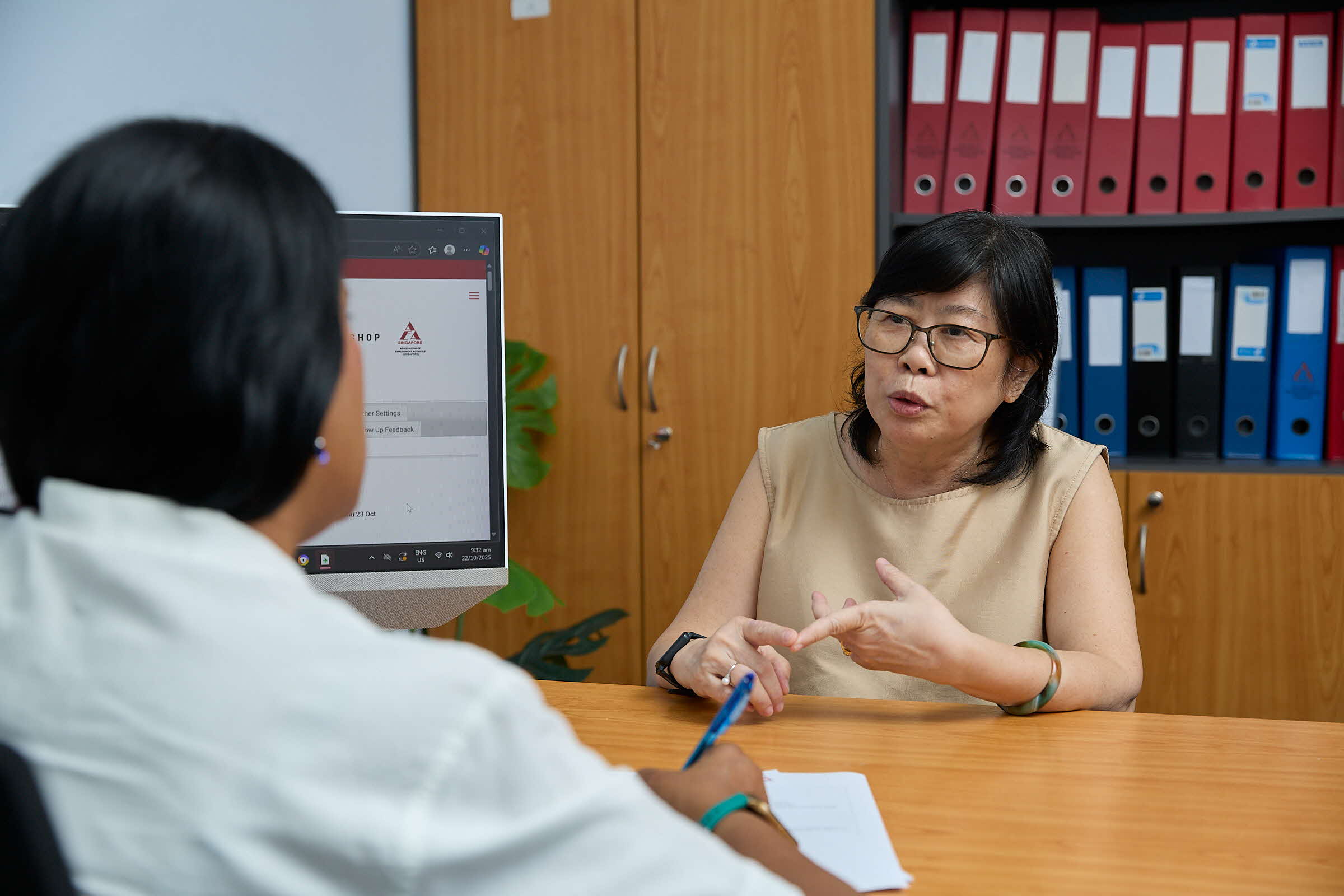 Image of a potential employer speaking with the consultant